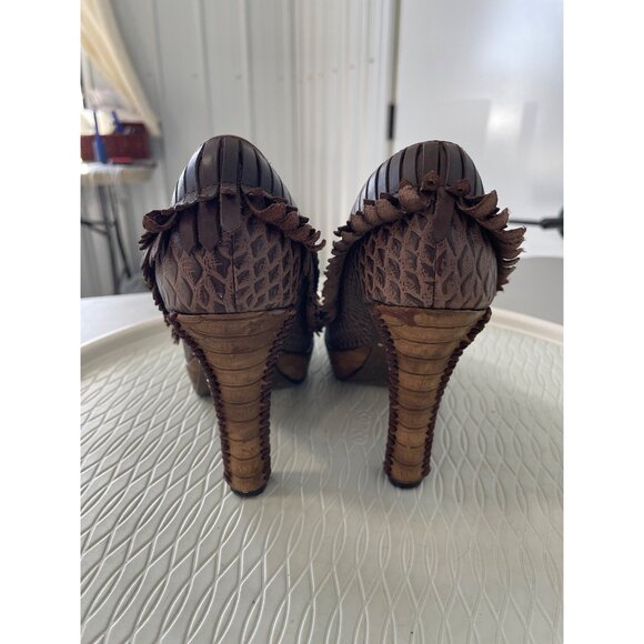 Naughty Monkey Pumps Size 8.5 Brown Textured Leather Studded Heel Stylish Boho - Picture 8 of 10